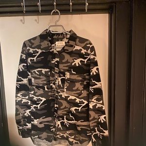 Youth size large blue notes camo style button up shirt